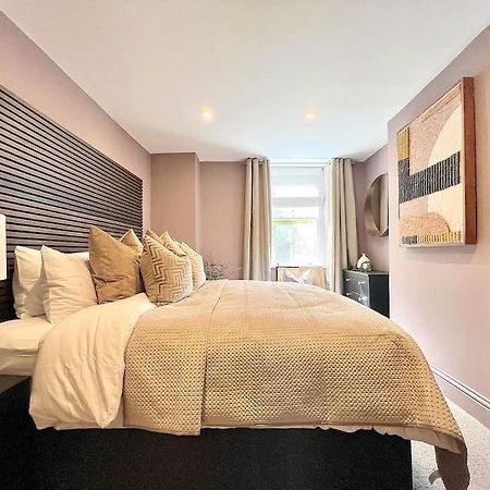 Fabulous Large Apartment In Great Location Бат Екстериор снимка