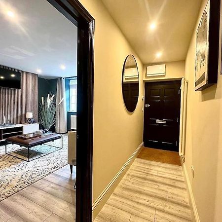 Fabulous Large Apartment In Great Location Бат Екстериор снимка