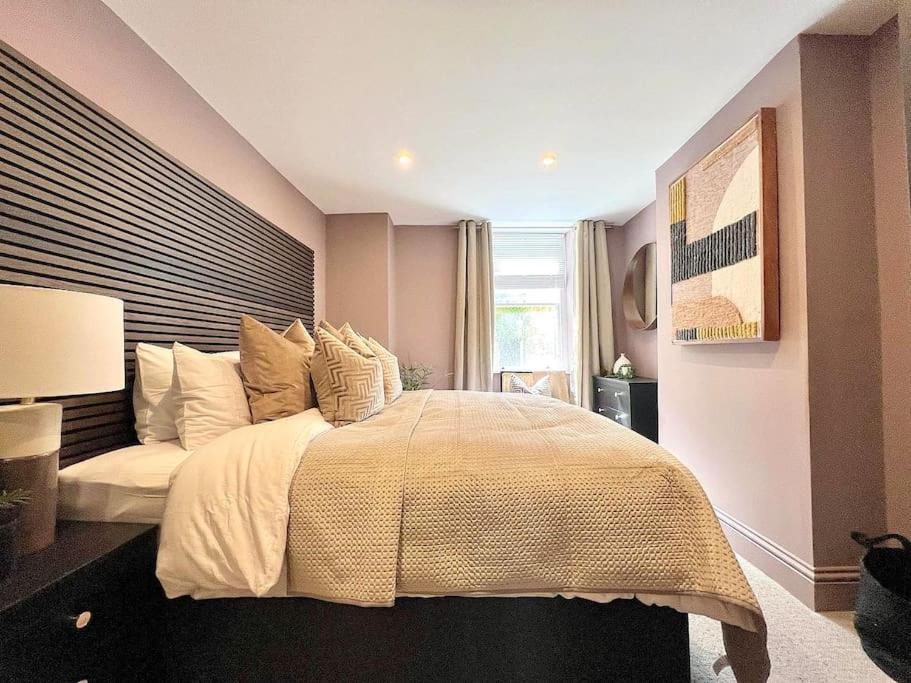 Fabulous Large Apartment In Great Location Бат Екстериор снимка