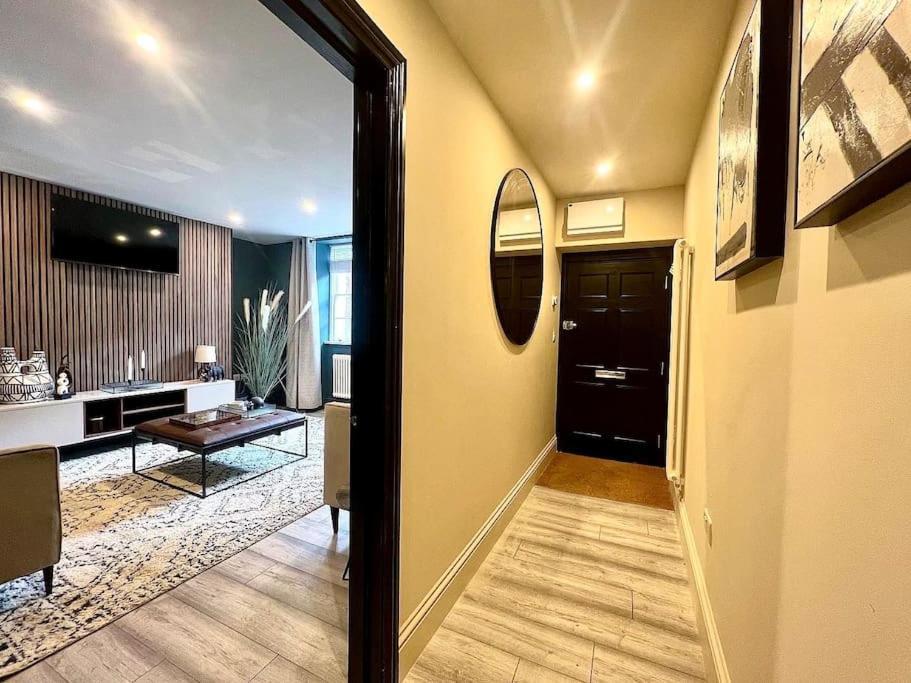 Fabulous Large Apartment In Great Location Бат Екстериор снимка