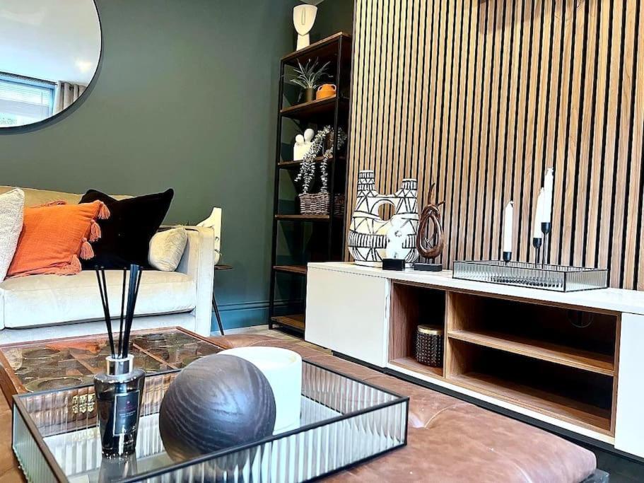 Fabulous Large Apartment In Great Location Бат Екстериор снимка