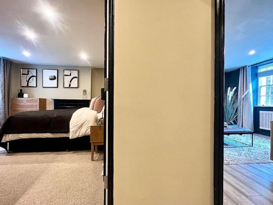 Fabulous Large Apartment In Great Location Бат Екстериор снимка