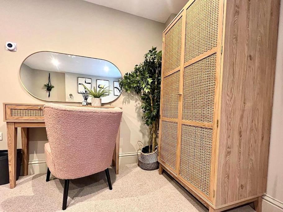 Fabulous Large Apartment In Great Location Бат Екстериор снимка